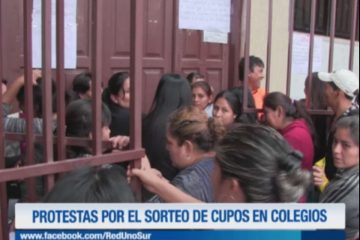 PADRES DE FAMILIA PROTESTAN POR LA FALTA DE COORDINACIÓN EN EL SORTEO DE CUPOS