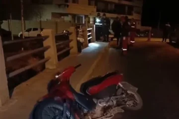 “PERDIÓ EL CONTROL”: MOTOCICLISTA PERDIÓ LA VIDA TRAS CHOCAR CON UN PUENTE Y CAER A UNA QUEBRADA